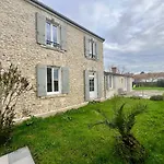 Charmante Maison En Pierre - Confort Equipee - Parking Prive - Wifi Gratuit - 15min De La Rochelle 3*