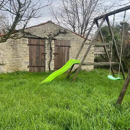 Charmante Maison En Pierre - Confort Equipee - Parking Prive - Wifi Gratuit - 15min De La Rochelle 3*