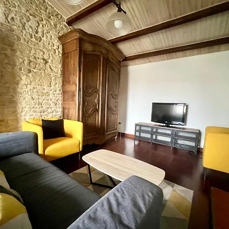 Pensión Charmante Maison En Pierre - Confort Equipee - Parking Prive - Wifi Gratuit - 15min De La Rochelle 3*