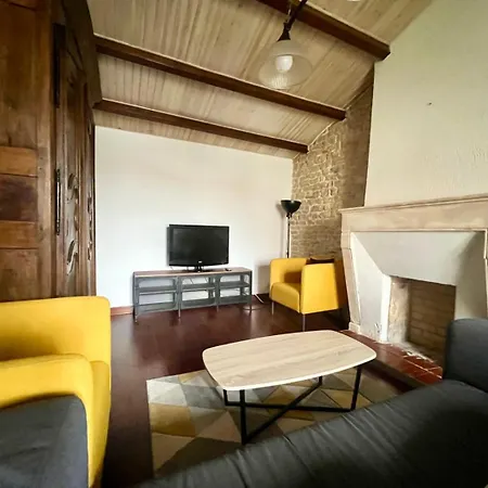 Charmante Maison En Pierre - Confort Equipee - Parking Prive - Wifi Gratuit - 15min De La Rochelle بيت ضيافة 3*