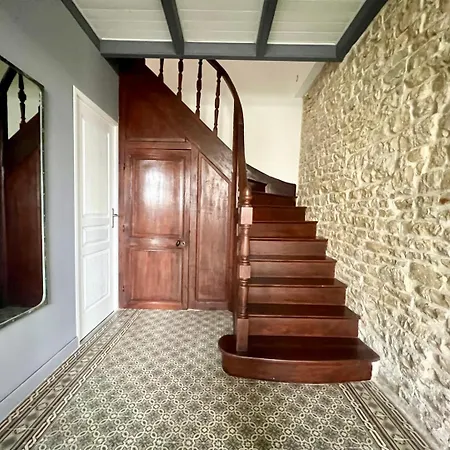 Charmante Maison En Pierre - Confort Equipee - Parking Prive - Wifi Gratuit - 15min De La Rochelle 3*