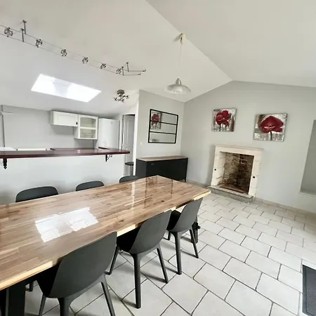 Charmante Maison En Pierre - Confort Equipee - Parking Prive - Wifi Gratuit - 15min De La Rochelle