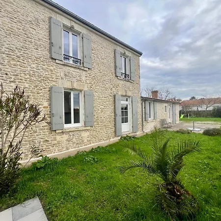 Charmante Maison En Pierre - Confort Equipee - Parking Prive - Wifi Gratuit - 15min De La Rochelle 3*