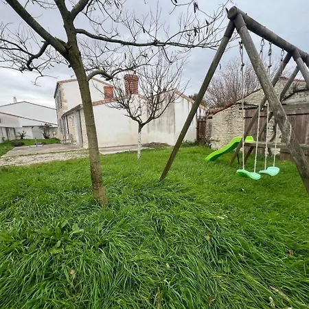 Charmante Maison En Pierre - Confort Equipee - Parking Prive - Wifi Gratuit - 15min De La Rochelle