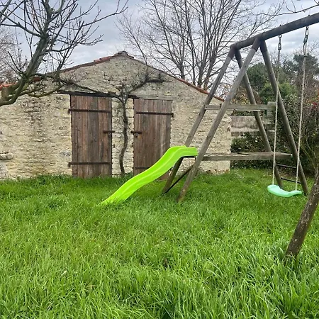 Charmante Maison En Pierre - Confort Equipee - Parking Prive - Wifi Gratuit - 15min De La Rochelle 3* Saint-Ouen-d'Aunis