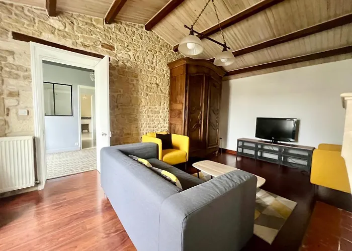 Casa de hóspedes Charmante Maison En Pierre - Confort Equipee - Parking Prive - Wifi Gratuit - 15min De La Rochelle Saint-Ouen-d'Aunis