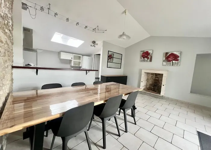 Casa de hóspedes Charmante Maison En Pierre - Confort Equipee - Parking Prive - Wifi Gratuit - 15min De La Rochelle Saint-Ouen-d'Aunis