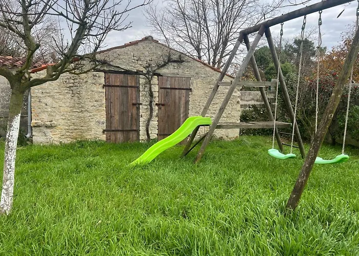 Charmante Maison En Pierre - Confort Equipee - Parking Prive - Wifi Gratuit - 15min De La Rochelle 3*