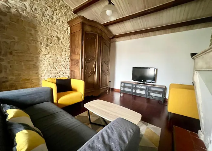 Casa de hóspedes Charmante Maison En Pierre - Confort Equipee - Parking Prive - Wifi Gratuit - 15min De La Rochelle 3*