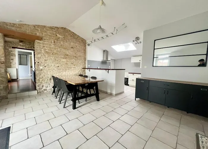 Charmante Maison En Pierre - Confort Equipee - Parking Prive - Wifi Gratuit - 15min De La Rochelle 3* Saint-Ouen-d'Aunis