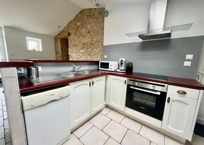 Casa de hóspedes Charmante Maison En Pierre - Confort Equipee - Parking Prive - Wifi Gratuit - 15min De La Rochelle