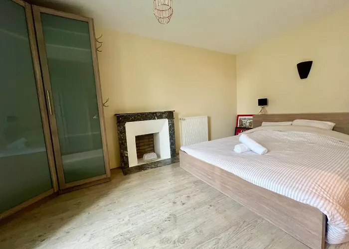 Pensión Charmante Maison En Pierre - Confort Equipee - Parking Prive - Wifi Gratuit - 15min De La Rochelle