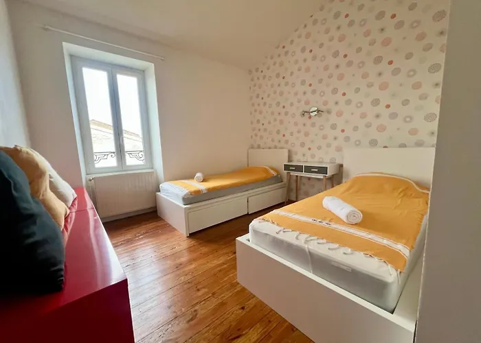 Casa de hóspedes Charmante Maison En Pierre - Confort Equipee - Parking Prive - Wifi Gratuit - 15min De La Rochelle 3*