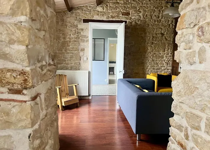 Charmante Maison En Pierre - Confort Equipee - Parking Prive - Wifi Gratuit - 15min De La Rochelle 3*