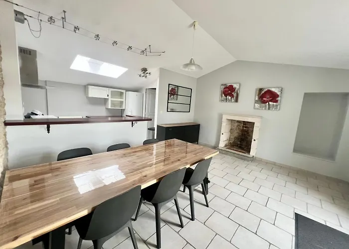 Charmante Maison En Pierre - Confort Equipee - Parking Prive - Wifi Gratuit - 15min De La Rochelle