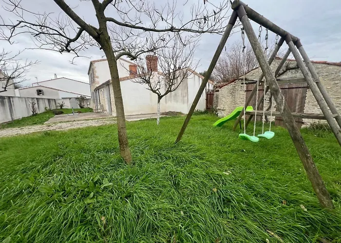 Charmante Maison En Pierre - Confort Equipee - Parking Prive - Wifi Gratuit - 15min De La Rochelle