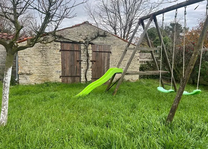 Charmante Maison En Pierre - Confort Equipee - Parking Prive - Wifi Gratuit - 15min De La Rochelle 3* Saint-Ouen-d'Aunis